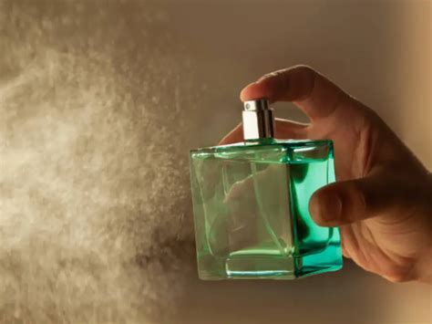 How to Fix a Perfume Bottle That Won't Spray: Delving into the Art of Preserving Fragrance Elegance